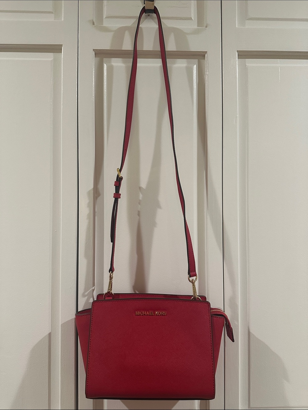 Prisitine MICHAEL Michael Kors Medium Selma Messenger Bag – Red Saffiano Leather